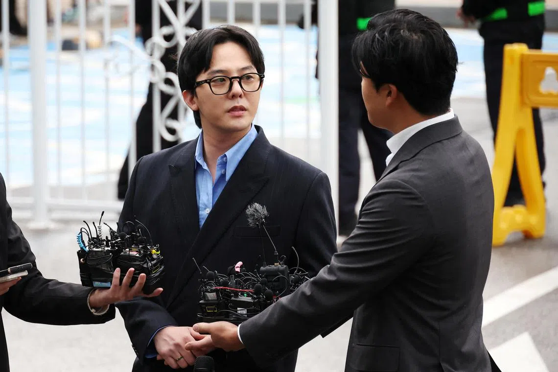 G-dragon of K-pop group BIGBANG arrives at a police station to appear for questioning regarding his alleged illegal drug use in Incheon, South Korea, November 6, 2023.    REUTERS/Kim Hong-Ji