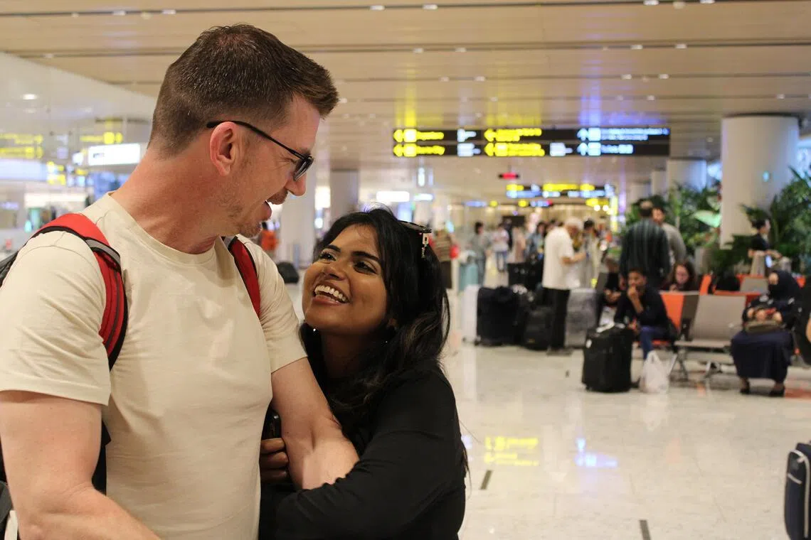 Singaporean Noor Alimna realised she had feelings for Jonathan Pearce while partying in Singapore and wishing he were there with her.