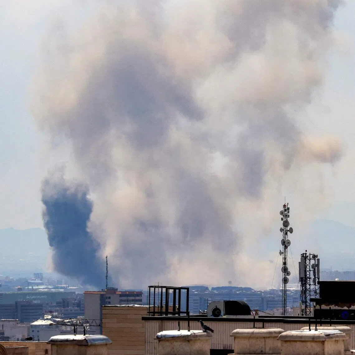 JP Morgan analysts noted a continued shift in retail behavior observed over the past month when the Iran war broke: investors were selling into rallies and taking a more defensive stance. 