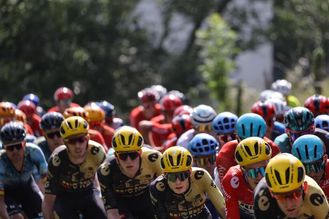 Jumbo-Visma's Danish rider Jonas Vingegaard (C) cycling with the pack of riders during the 3rd stage of the 110th edition of the Tour de France cycling race, 193,5 km between Amorebieta-Etxano in Northern Spain and Bayonne in southwestern France on July 3, 2023. 