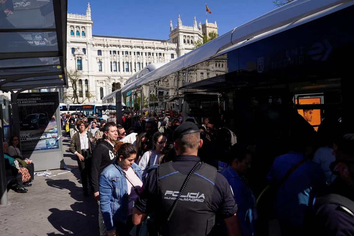 People wait in line to ride the bus, after the metro was closed during a power outage, in Madrid, Spain, April 28, 2025. REUTERS/Ana Beltran