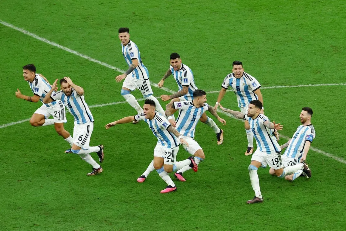 Soccer Football - FIFA World Cup Qatar 2022 - Final - Argentina v France - Lusail Stadium, Lusail, Qatar - December 18, 2022 Argentina players celebrate winning the World Cup as teammate Gonzalo Montiel scores during the penalty shootout REUTERS/Molly Darlington     TPX IMAGES OF THE DAY