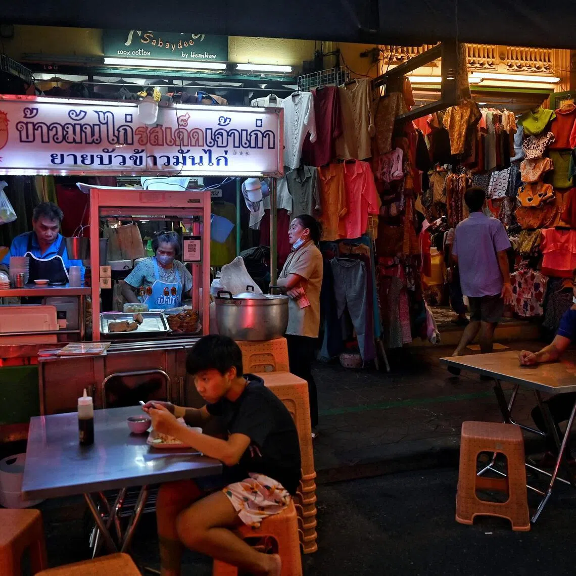 The scheme is intended to help Thai street food vendors reach more customers and support efforts to bring the sector up to international operating standards.