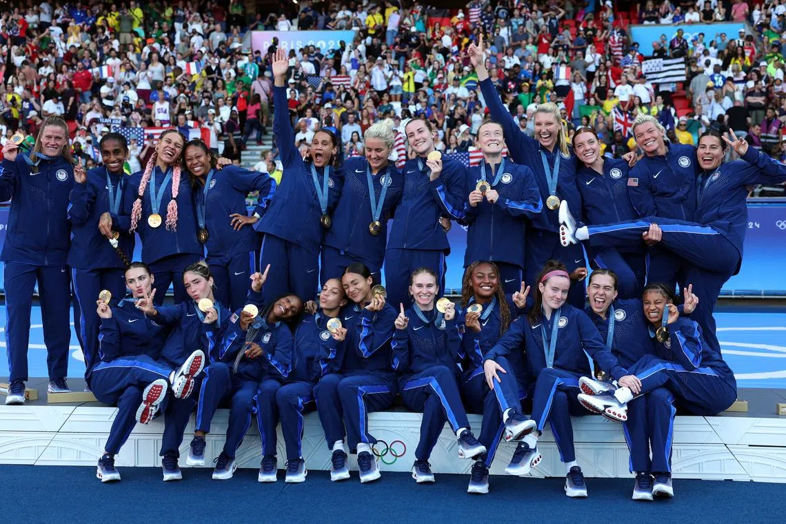 FILE PHOTO: Paris 2024 Olympics - Football - Women's Victory Ceremony - Parc des Princes, Paris, France - August 10, 2024. Gold medallists of United States celebrate on the podium. REUTERS/Isabel Infantes/File Photo
