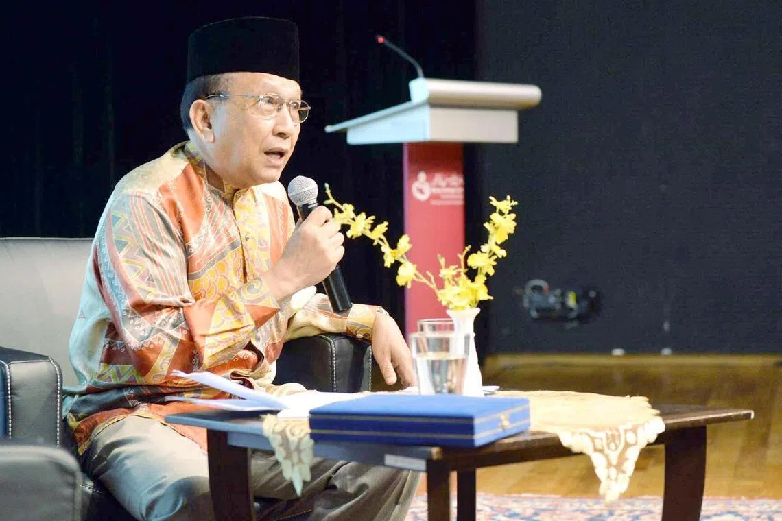 Tan Sri Dr Rais Yatim, a prominent Malaysian politician and former Minister, speaking at 'Marantau' event held at the Malay Heritage Centre on 25 July 2015. The seminar was organised by the Singapore Minang Kabau Association.