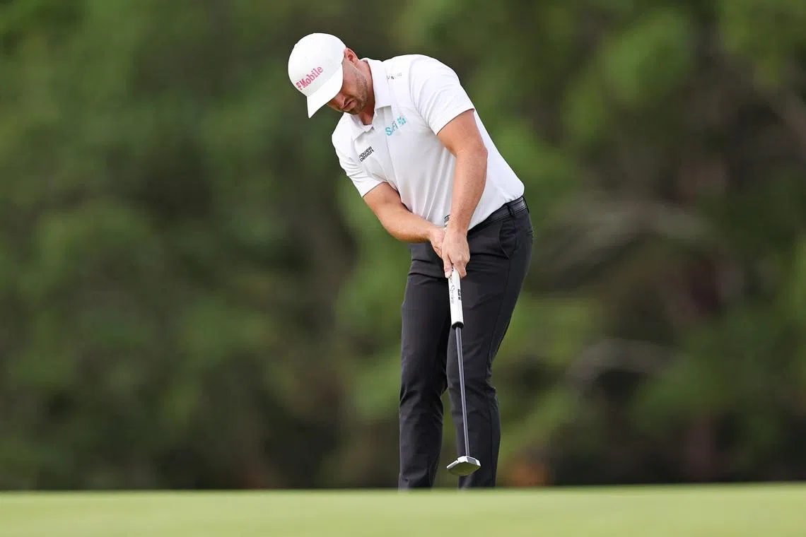 Jun 19, 2026; Southampton, New York, USA; Wyndham Clark lines up his shot on the second hold during the first round of the U.S. Open golf tournament at Shinnecock Hills Golf Club. Mandatory Credit: Bill Streicher-Imagn Images