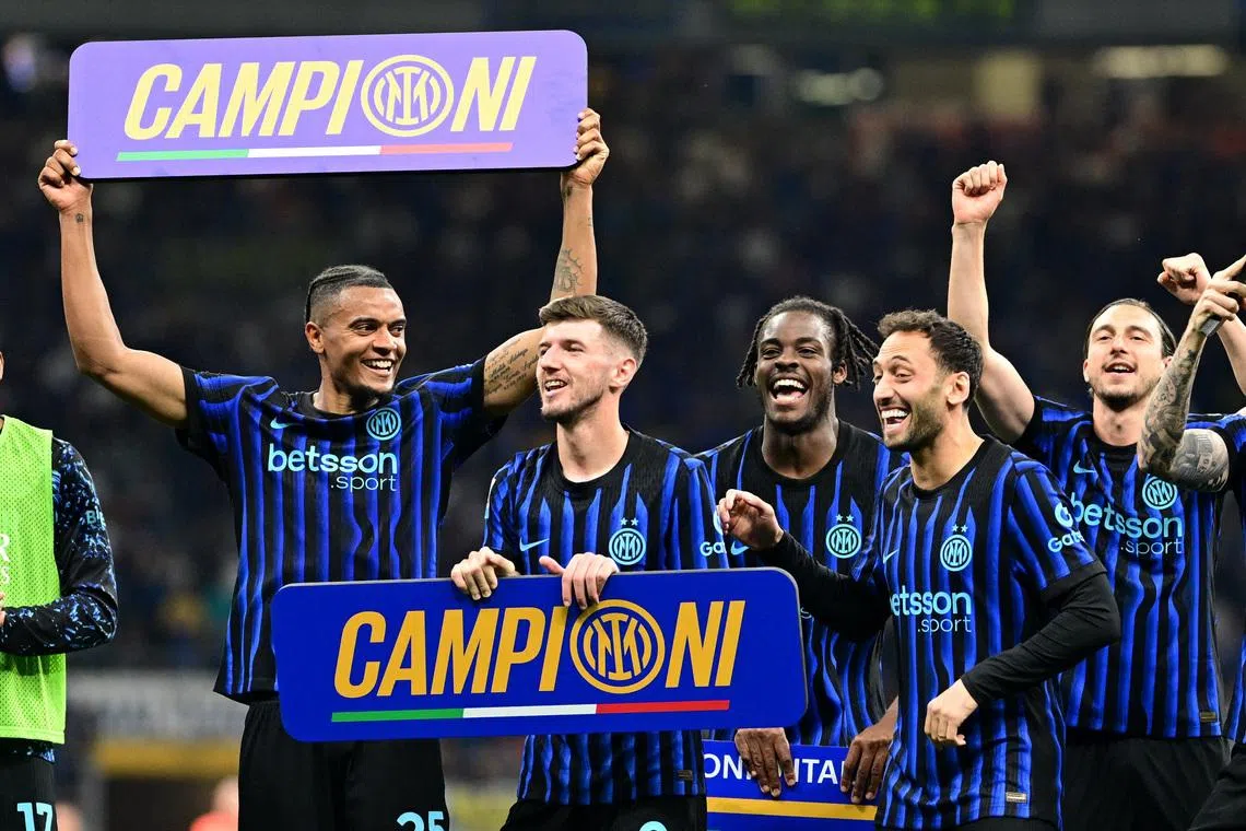 Soccer Football - Serie A - Inter Milan v Parma - San Siro, Milan, Italy - May 3, 2026 Inter Milan's Petar Sucic, Hakan Calhanoglu and Manuel Akanji celebrate after winning Serie A REUTERS/Daniele Mascolo