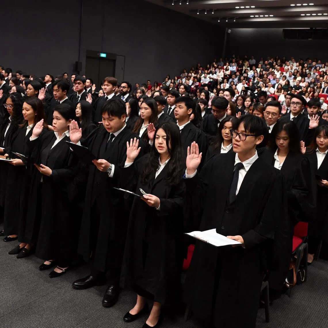ST20260420_202648600988
Kua Chee Siong/ semass20/

Newly minted Advocates and Solicitors (ANS) taking their oath at the Mass Call 2026, held at the Supreme Court Auditorium, on April 20, 2026.

The Honourable Chief Justice Sundaresh Menon presides over the first of three sessions, held at the Supreme Court Auditorium from April 20 and 21, 2026.
