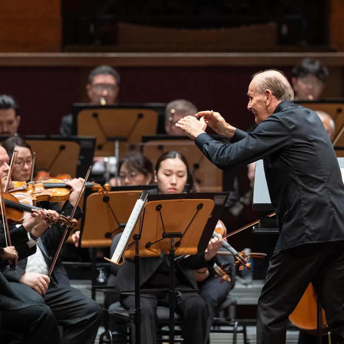 Hungarian conductor Gábor Takács-Nagy and Russian pianist Polina Osetinskaya performed a programme of Bach and Schumann.