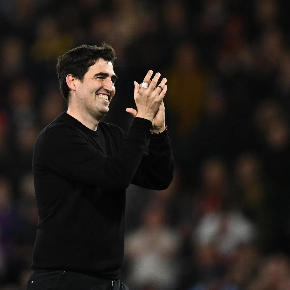 FILE PHOTO: Soccer Football - Premier League - AFC Bournemouth v Manchester City - Vitality Stadium, Bournemouth, Britain - May 19, 2026 AFC Bournemouth manager Andoni Iraola applauds fans after managing his last home match for the club REUTERS/Dylan Martinez/File Photo