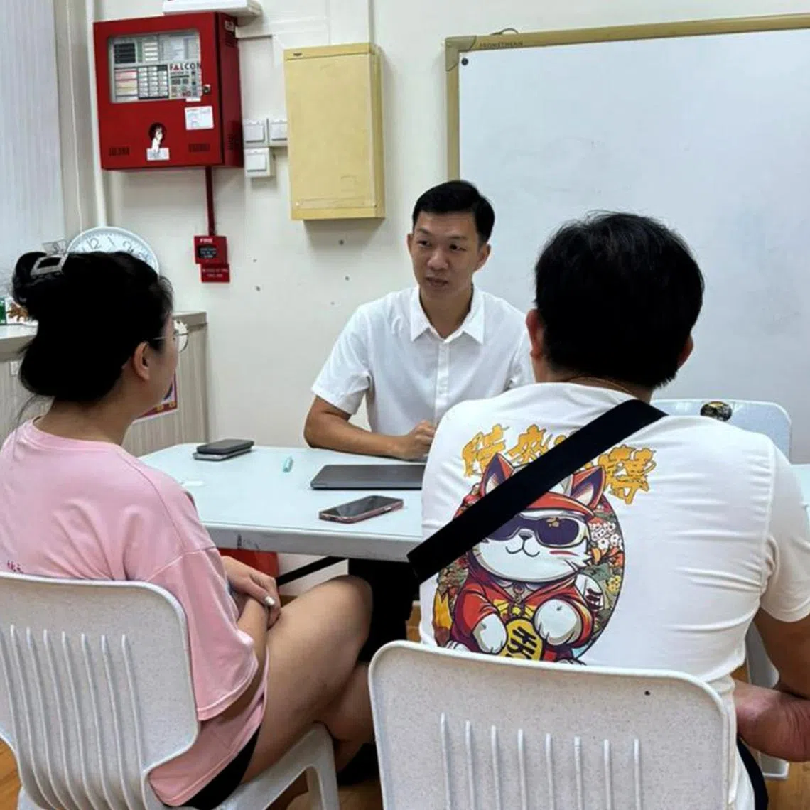 PAP’s point man for Hougang Jackson Lam announced on Facebook that he had started his “regular chit-chat sessions” with residents every first and third Wednesday of each month.