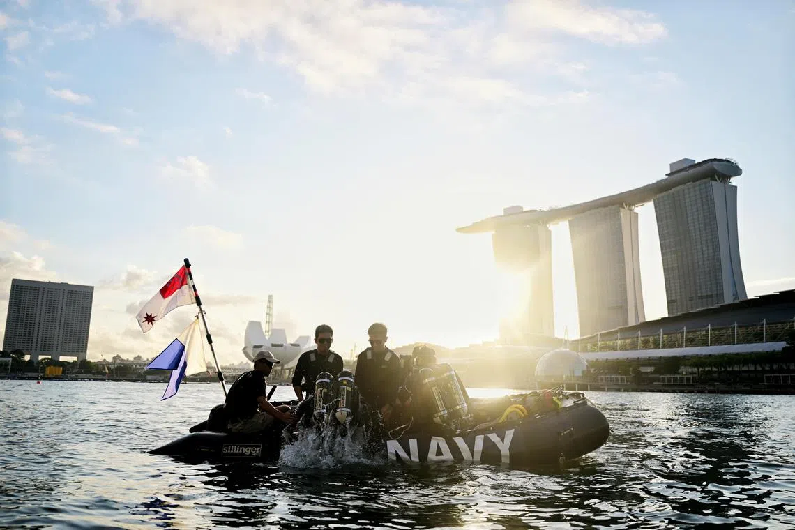 ST20240803_202433300794 syndp03 Azmi Athni/Wong Shiying//

The Republic of Singapore Navy?s Naval Diving Unit rehearsing at the NDP 2024 Total Defence 40 Dynamic Defence Display (TD40 D3) maritime rehearsals at Marina Bay on August 3. 

ST PHOTO: AZMI ATHNI