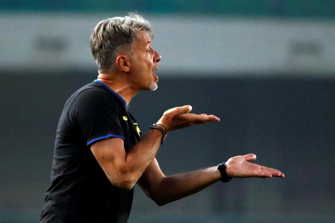 FILE PHOTO: Soccer Football - Serie A - Hellas Verona v Inter Milan - Stadio Marc'Antonio Bentegodi, Verona, Italy - May 26, 2024 Hellas Verona coach Marco Baroni reacts REUTERS/Alessandro Garofalo/File Photo