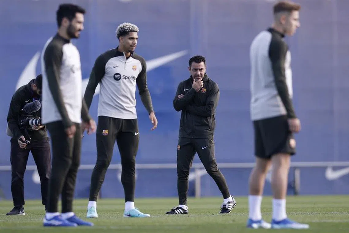 Soccer Football - LaLiga - FC Barcelona Training - Ciutat Esportiva Joan Gamper, Barcelona, Spain - November 3, 2023 Barcelona coach Xavi Hernandez with players during training REUTERS/Albert Gea/File Photo