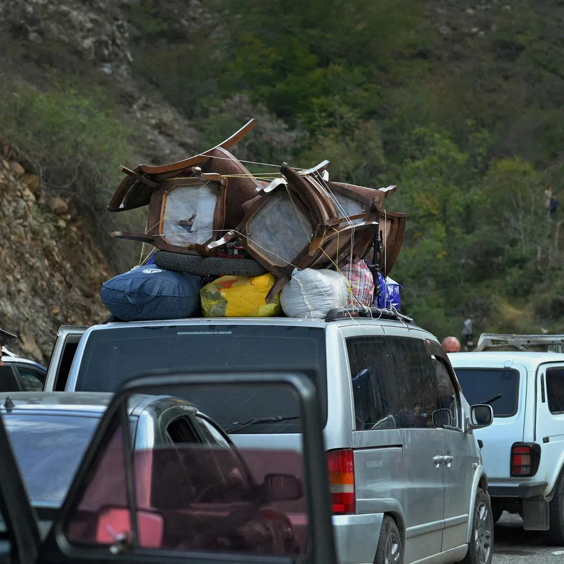 FILE PHOTO: Vehicles carrying refugees from Nagorno-Karabakh, a region inhabited by ethnic Armenians, queue on the road leading towards the Armenian border, in Nagorno-Karabakh, September 26, 2023.  REUTERS/David Ghahramanyan/File Photo