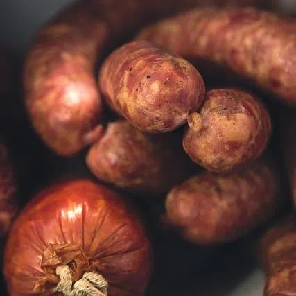 Experiments were conducted by the Japan Acoustic Laboratory using high-precision microphones.