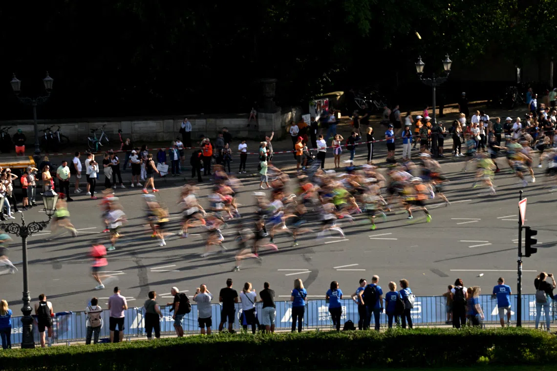 Athletics - Berlin Marathon - Berlin, Germany - September 21, 2025 General view during the race REUTERS/Annegret Hilse