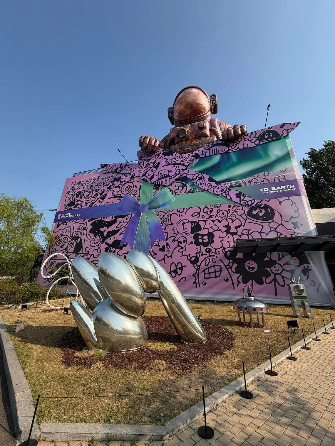 The new Galaxy Robot Park in Seoul is by K-pop star G-Dragon’s agency Galaxy Corporation.