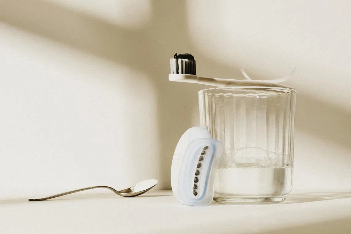 From toothpastes to gels, strips, mouth trays and rinses, there is a dizzying array of products that claim to lighten, brighten and whiten your teeth. 