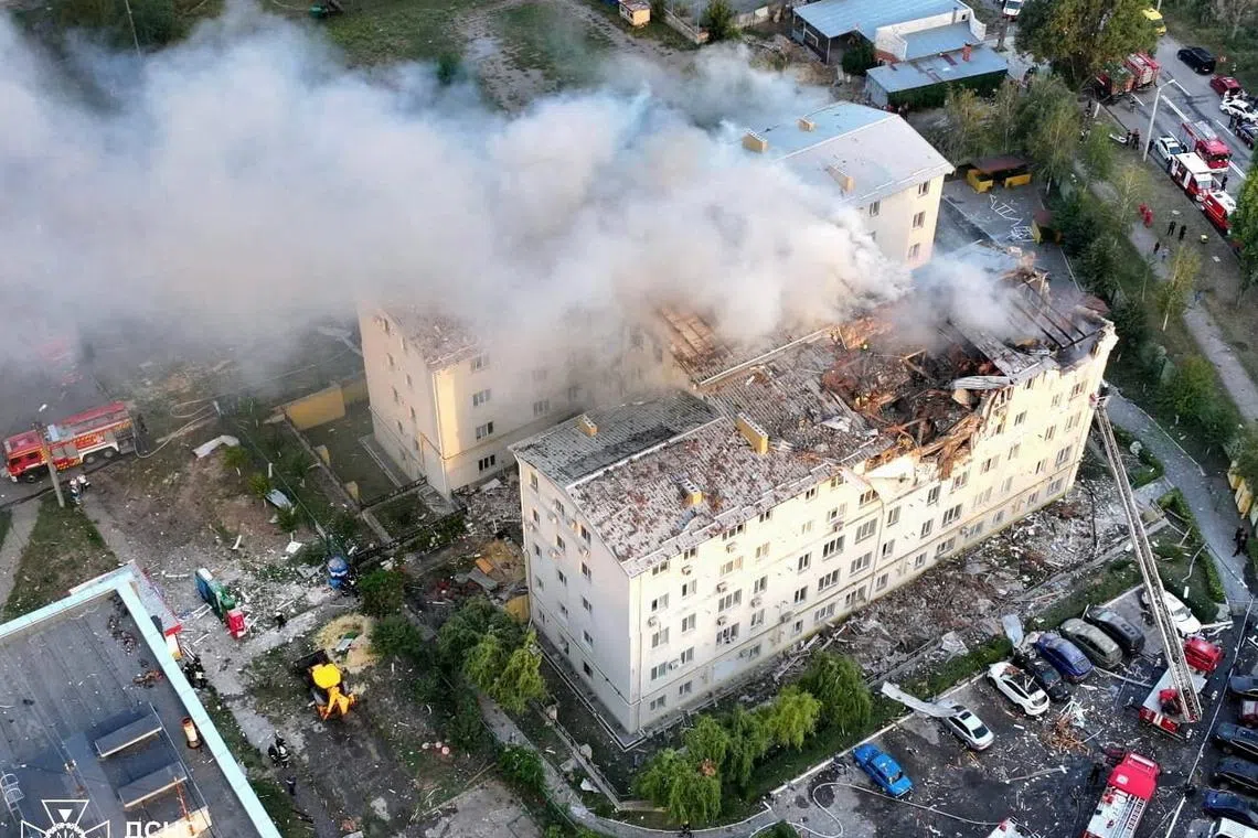 Smoke rises from damaged buildings, at the site of the Russian drone strike, amid Russia's attack on Ukraine, in Kharkiv, Ukraine in this handout picture released August 18, 2025. Press service of the State Emergency Service of Ukraine in Kharkiv region/Handout via REUTERS ATTENTION EDITORS - THIS IMAGE HAS BEEN SUPPLIED BY A THIRD PARTY. MUST NOT OBSCURE LOGO.     TPX IMAGES OF THE DAY