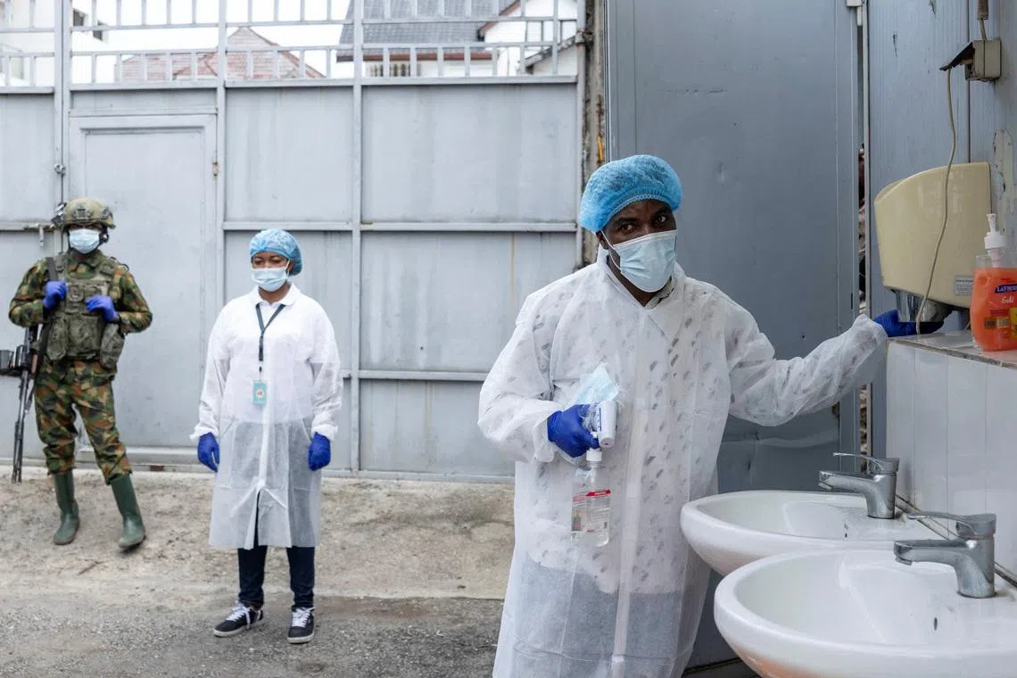 Ebola testing stalled in three Congo labs due to s