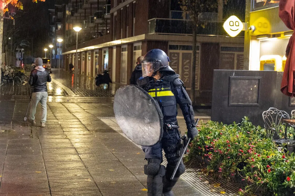 Amsterdam riot police make arrests following soccer violence | The ...