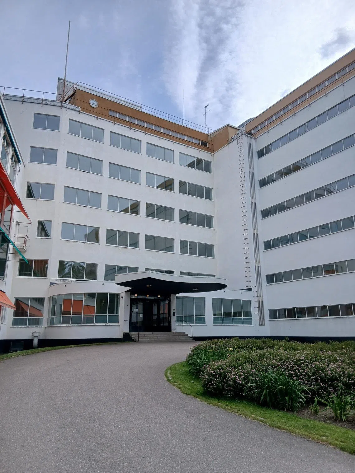 Paimio Sanatorium was designed by Finnish architects Alvar and Aino Aalto in 1929 and completed in 1933 as a tuberculosis hospital.