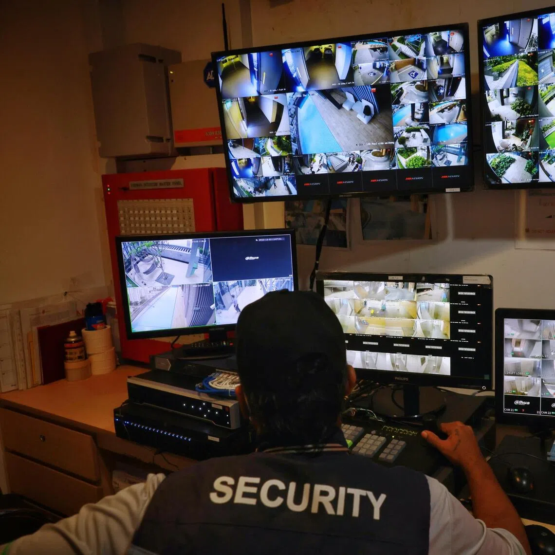 ST20221222_202288370351/wksecurity22/Wei Kai/Jason Quah

A security officer viewing CCTV cameras at Alex Residences condominium on Dec 22, 2022.
//
Findings from the fourth wave of a longitudinal survey by the Union of Security Employees (USE) and the University of Social Sciences Singapore highlights the potential for transforming the jobs of security officers to lead towards better work prospects and wages. The survey was conducted from April to July 2022 comprising responses from 1,002 SOs.