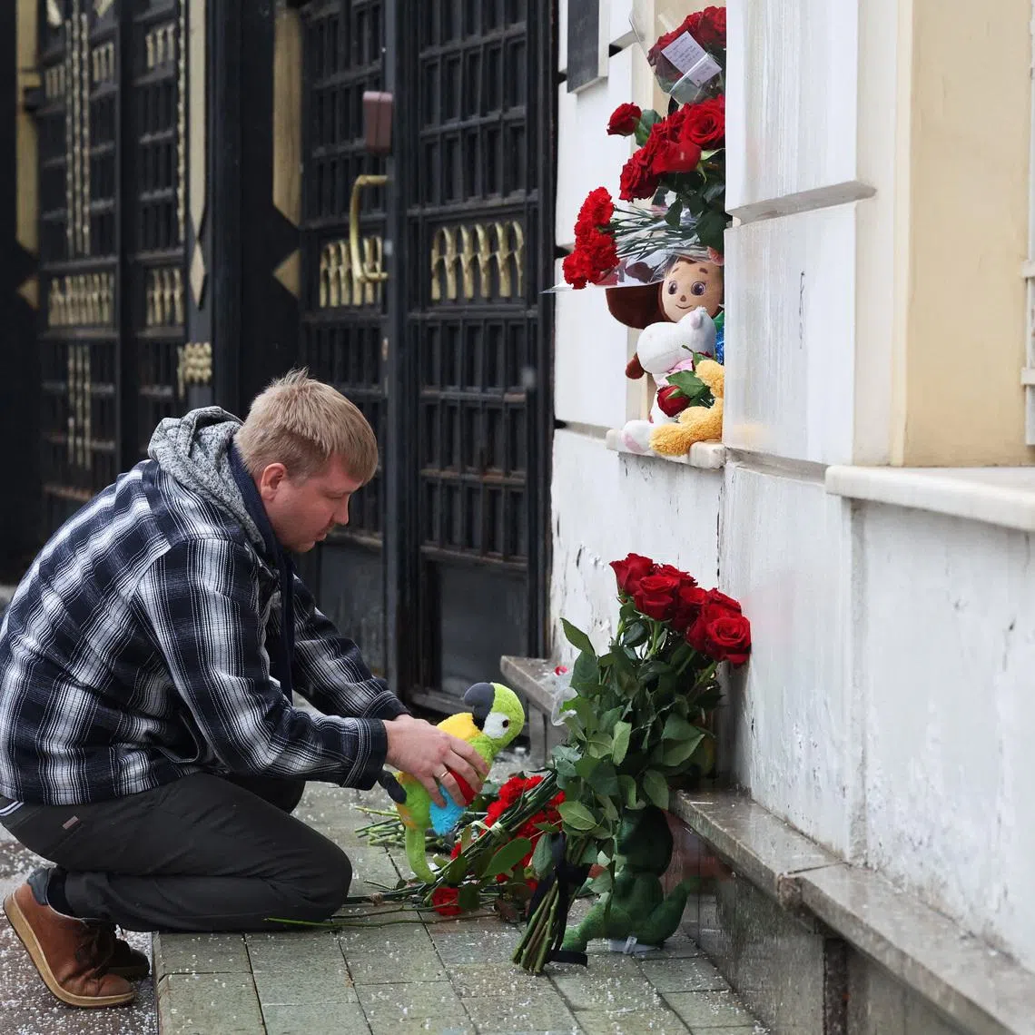 A man places a toy outside the Iranian Embassy following strikes by the U.S. and Israel on Iran, in Moscow, Russia March 1, 2026. REUTERS/Anastasia Barashkova