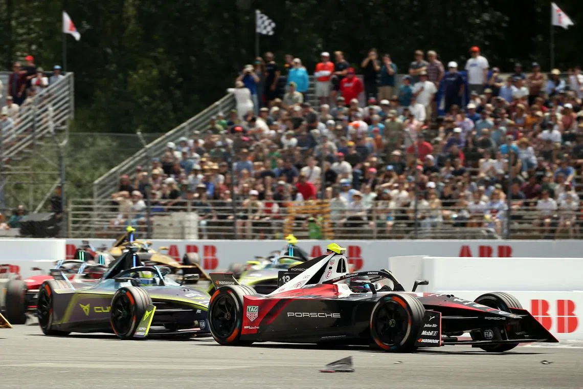 Jun 30, 2024; Portland, Oregon, USA; António Félix da Costa (13) of TAG Heuer Porsche Formula E Team leads the pack in the 2024 Hankook Portland E-Prix at Portland International Raceway. Mandatory Credit: Lydia Ely-USA TODAY Sports