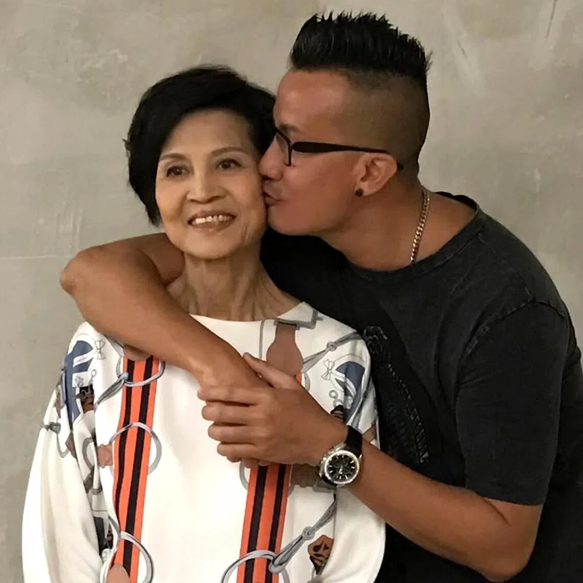 Chen Hanwei with his mother, who died in July 2024. 
