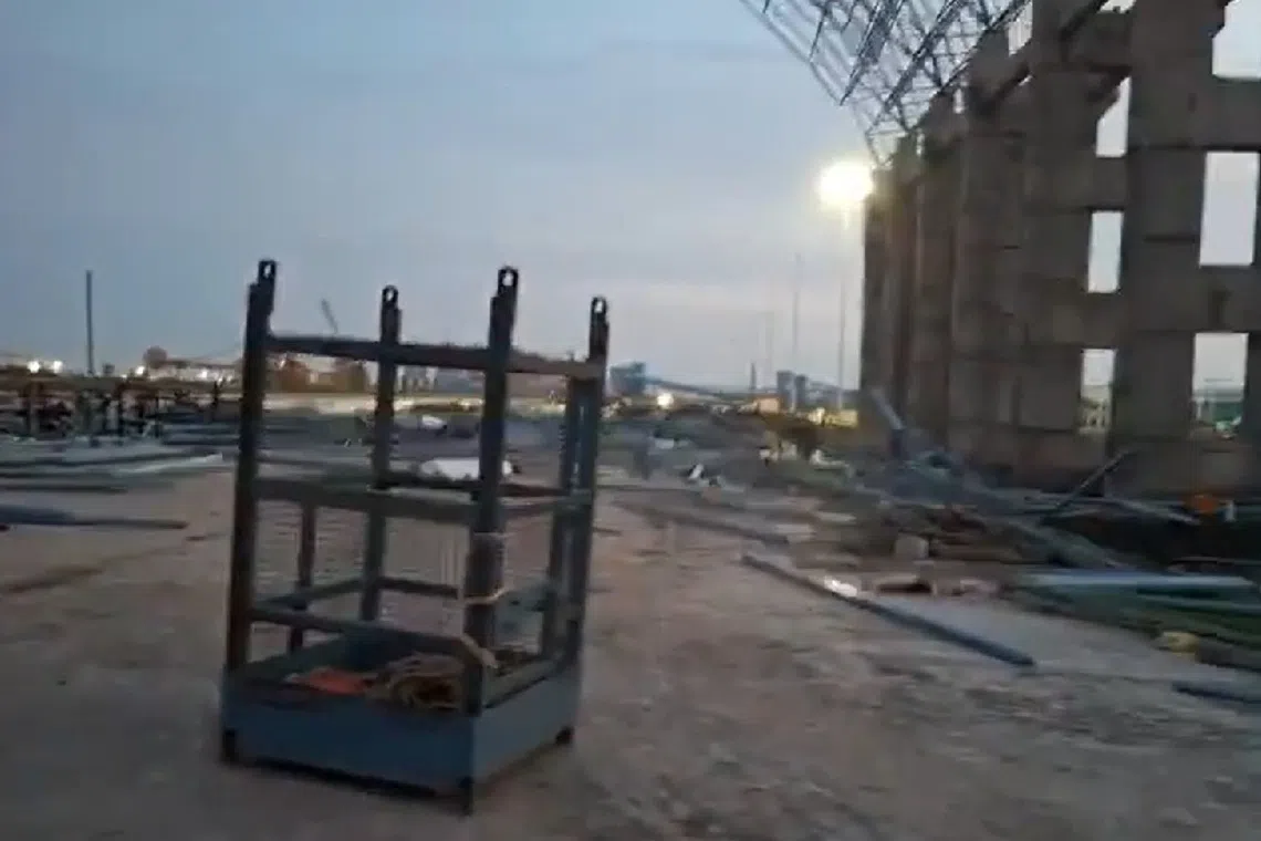 A  steel arch collapsed at a construction site at the Ennore SEZ Supercritical Thermal Power Project, in the city of Chennai.
