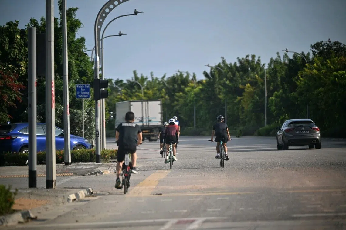 Tanah Merah Coast Road has a straight 10km-long stretch with a dedicated on-road cycling lane from Tanah Merah Ferry Terminal to Changi Ferry Terminal.