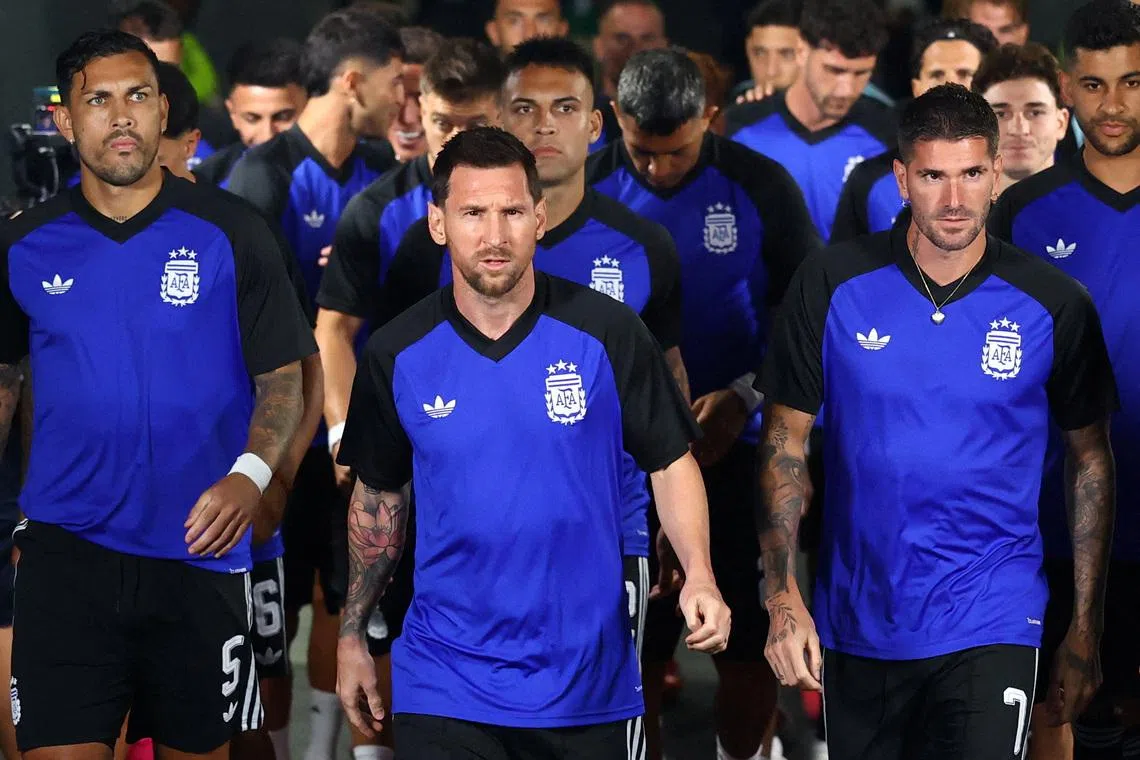 Soccer Football - FIFA World Cup 2026 - Group J - Jordan v Argentina - Dallas Stadium, Arlington, Texas, U.S. - June 27, 2026 Argentina's Lionel Messi leads his team out for the warm up before the match REUTERS/Hannah Mckay