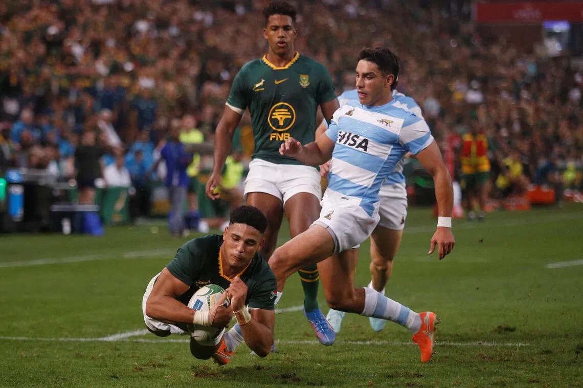 South Africa's Sacha Feinberg-Mngomezulu scores against Argentina in their 67-30 win in Durban.