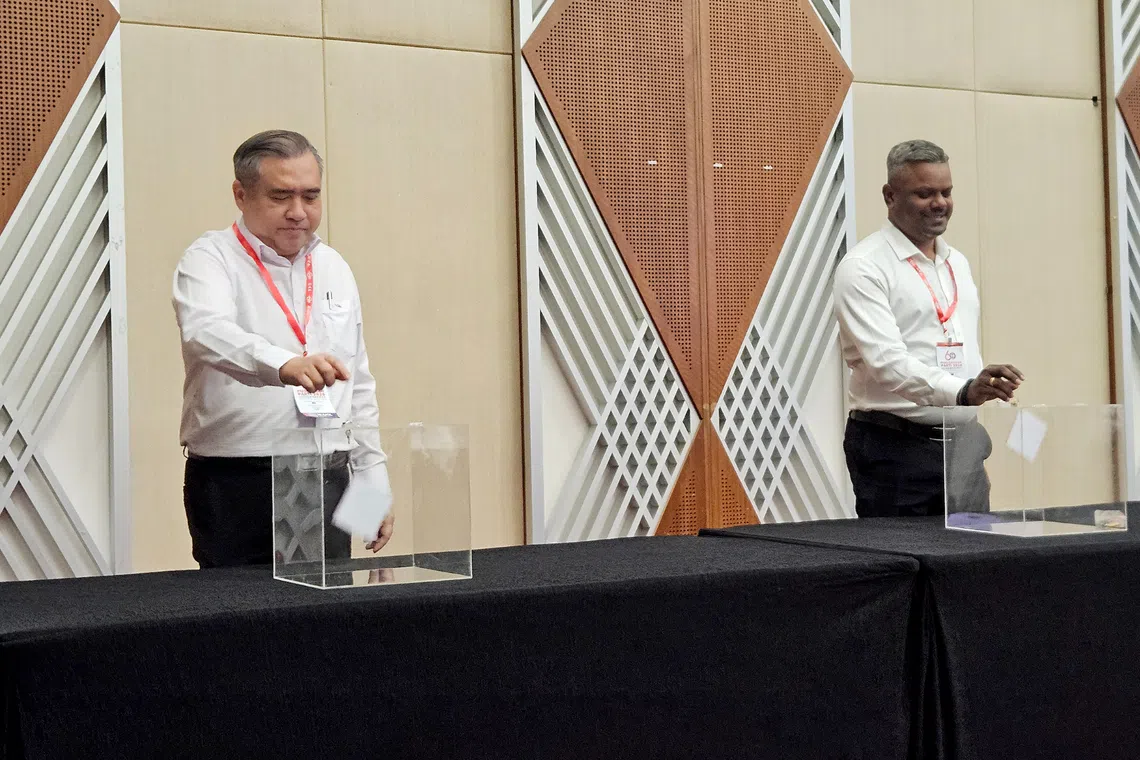 Malaysia's DAP Votes to Stay in Anwar's Government