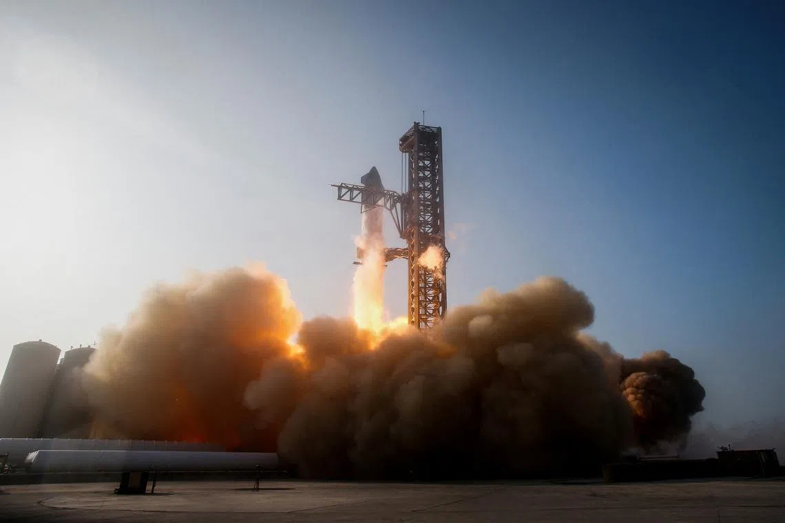 FILE PHOTO: SpaceX’s Starship lifts off during an orbital test mission, on the company’s Boca Chica launchpad near Brownsville, Texas, U.S. on April 20, 2023. PREUTERS/Joe Skipper/File Photo