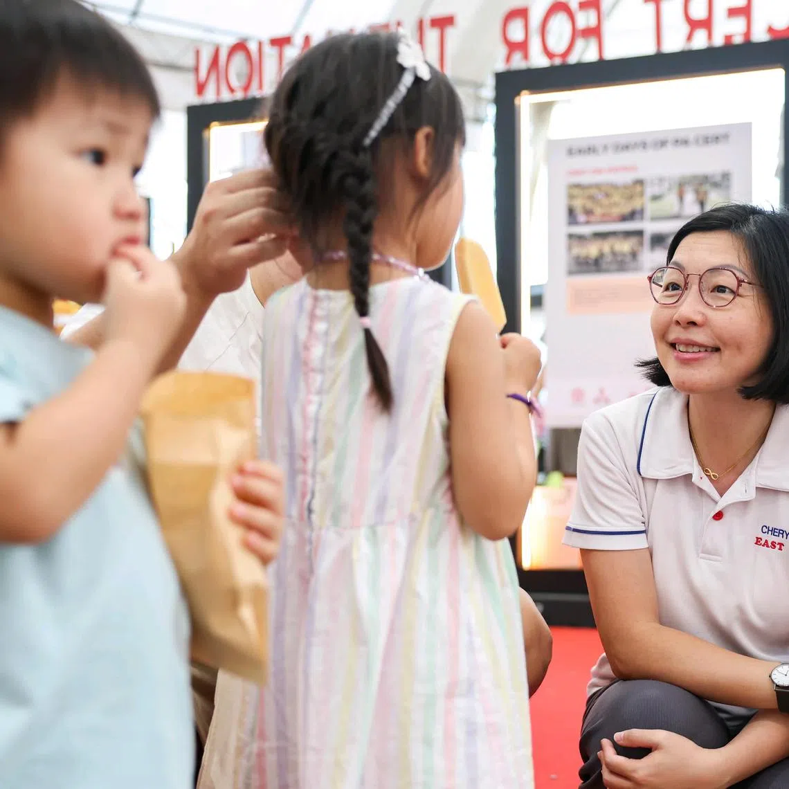 ST20250223_202500300719/dsbayshore23/Brian Teo/David Sun WJ/Fengshan (East Coast GRC) chairperson Cheryl Chan interacting with residents during the East Coast Community Resilience Day 2025, held outside Bayshore MRT Station on Feb 23, 2025. ST PHOTO: BRIAN TEO