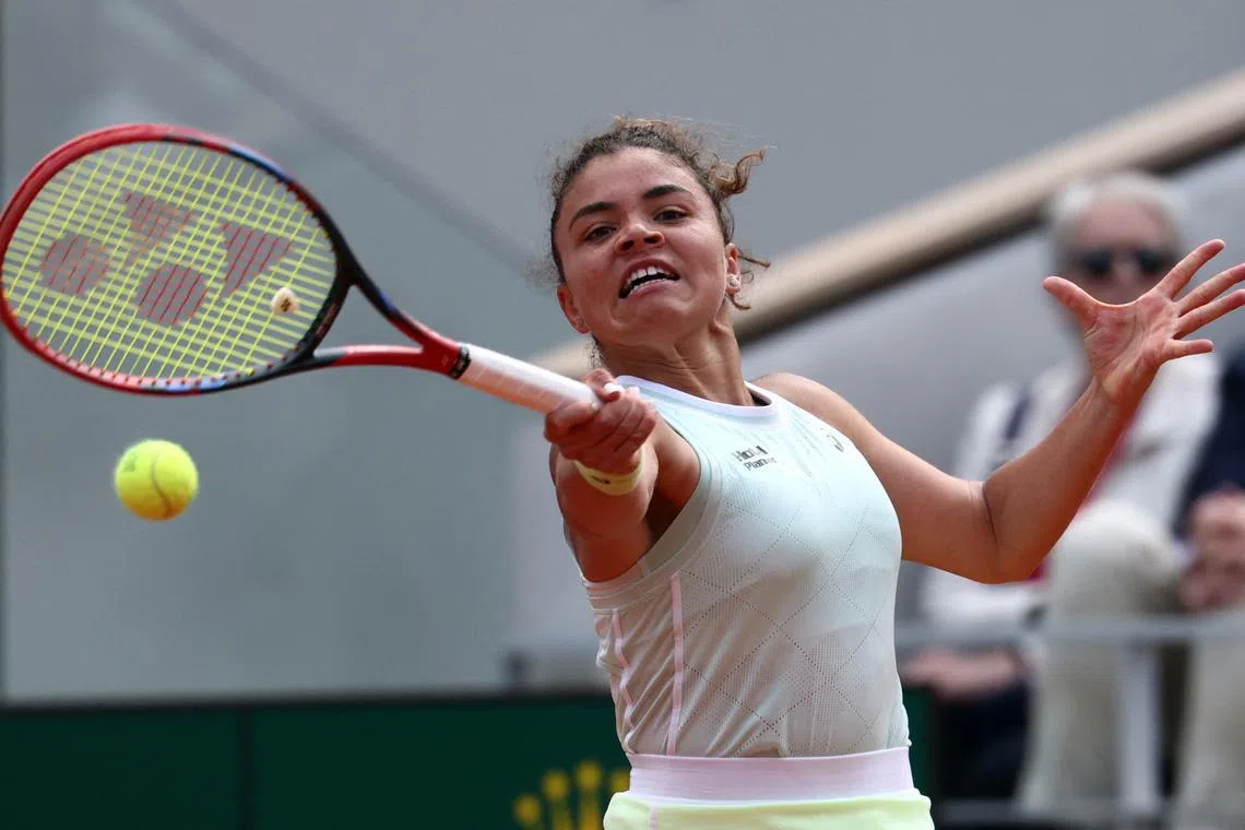 Tennis - French Open - Roland Garros, Paris, France - June 6, 2024 Italy's Jasmine Paolini in action during her semi final match against Russia's Mirra Andreeva REUTERS/Stephanie Lecocq