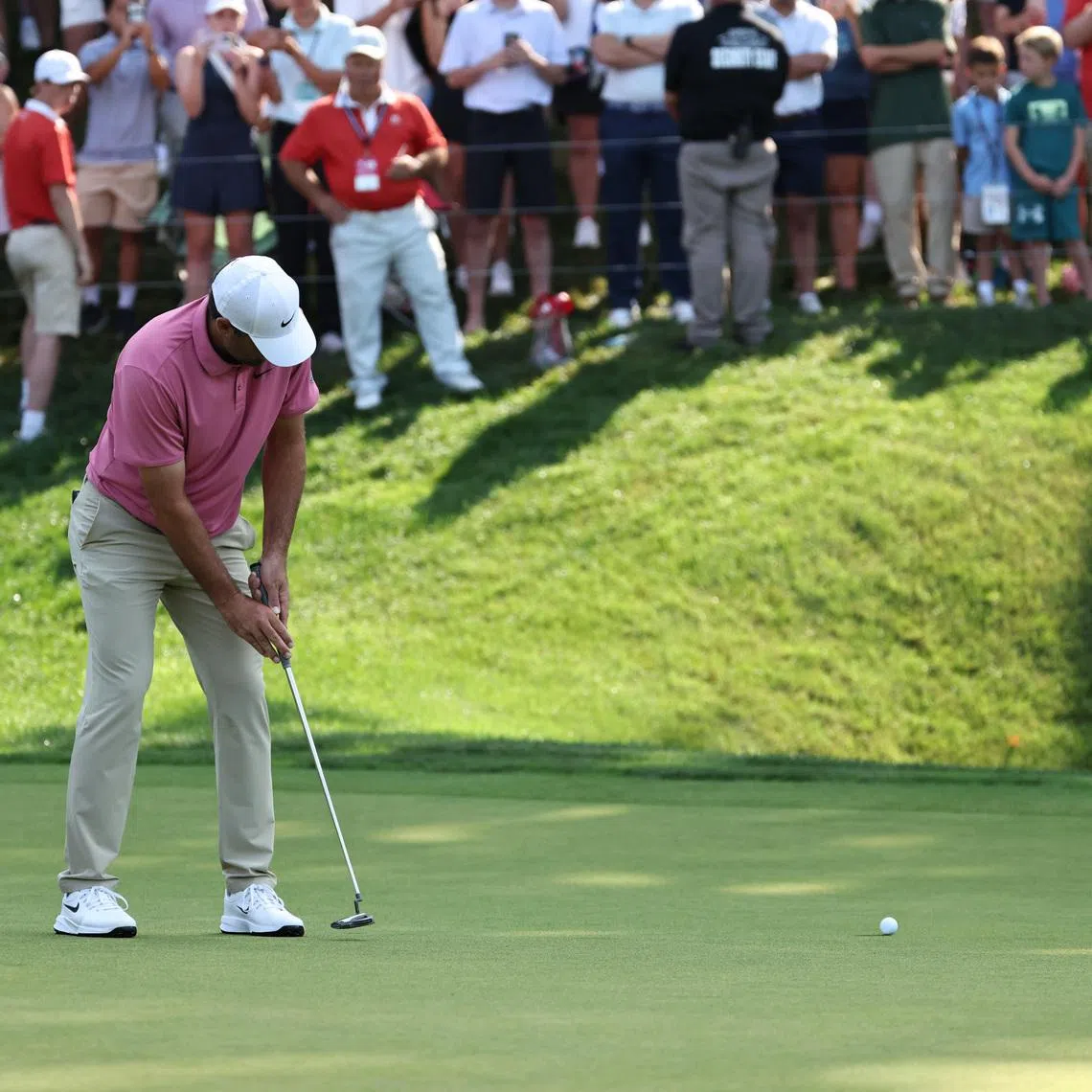 Jun 29, 2026; Cromwell, Connecticut, USA; Scottie Scheffler putts on the 18th green during the final round of the Travelers Championship golf tournament. Mandatory Credit: John Dufour-Imagn Images