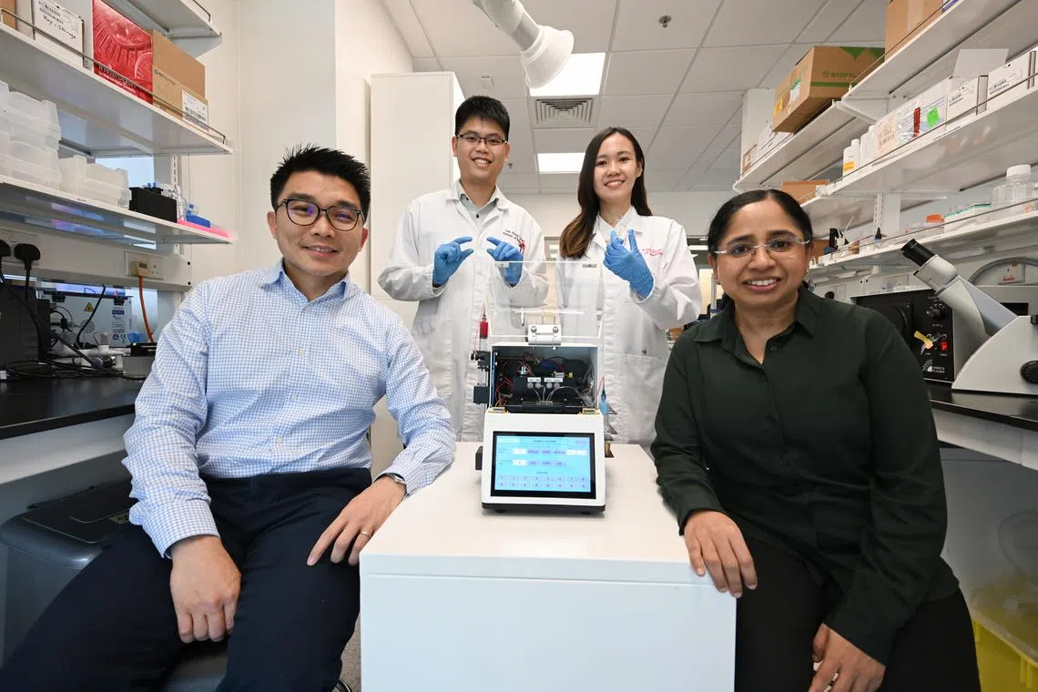 The NTU team consisting of (from left) Associate Professor Hou Han Wei, research fellow Leong Sheng Yuan and research engineer Lok Wan Wei, with Associate Professor Rinkoo Dalan, from TTSH.