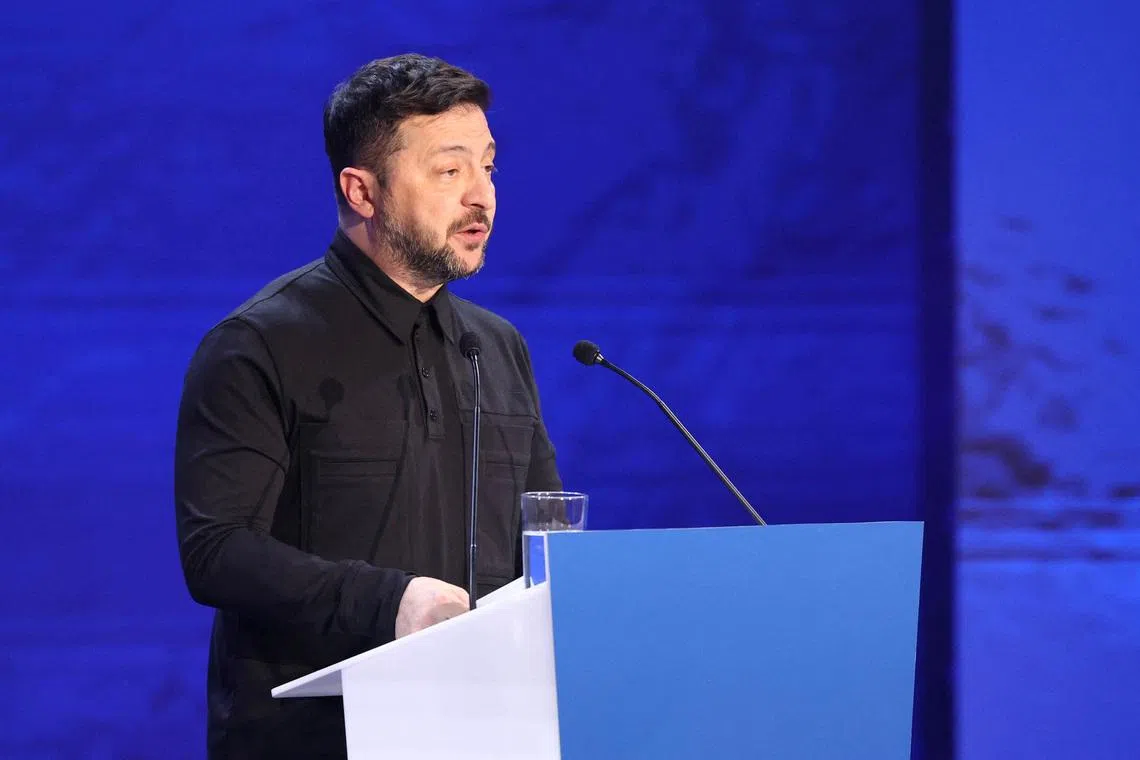 وطن نيوز – زيلينسكي يقول إن أوكرانيا ستعدل عمل مفاوضي السلام بعد الضربة الروسية