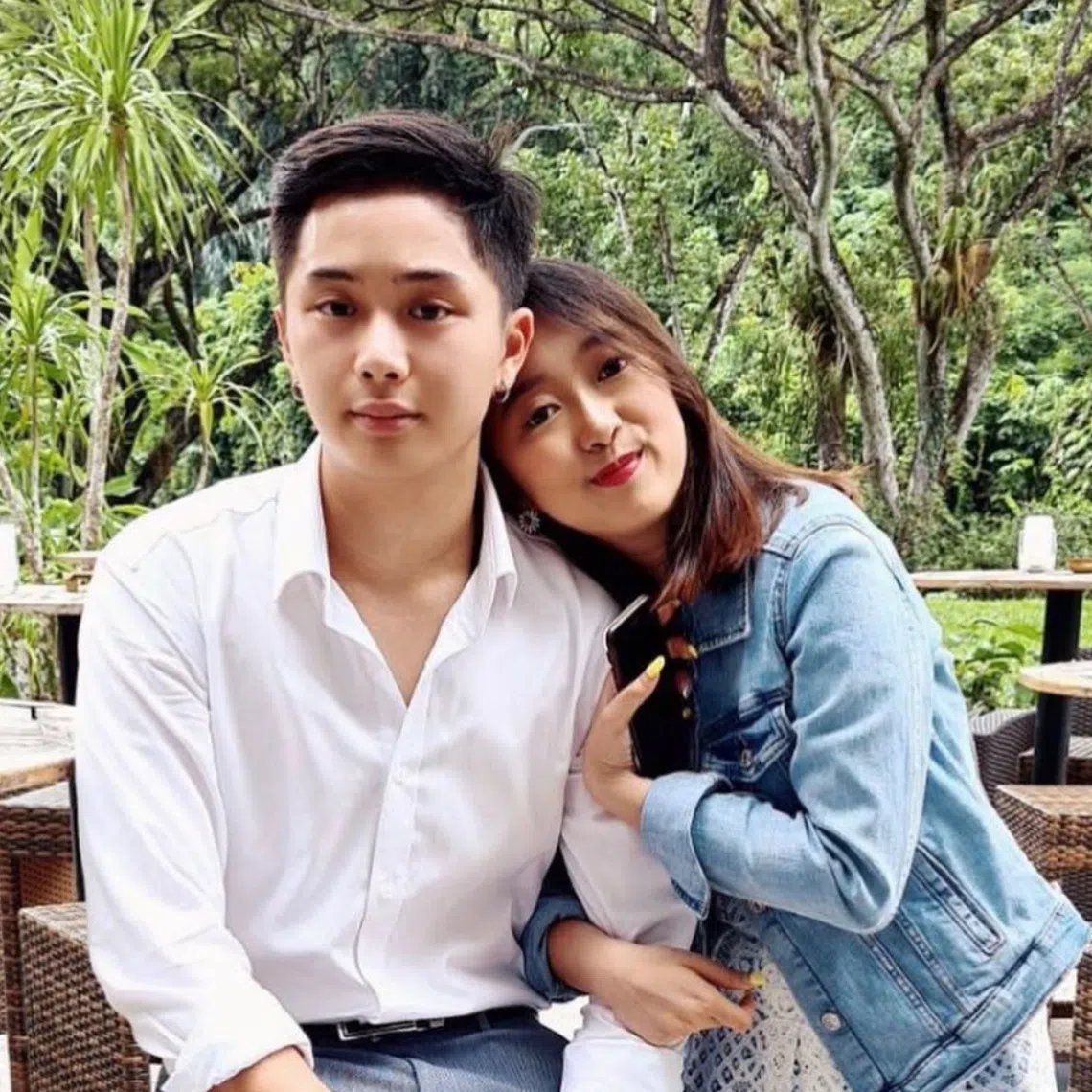 The late muay thai fighter Damian Ong with his sister Agnes.