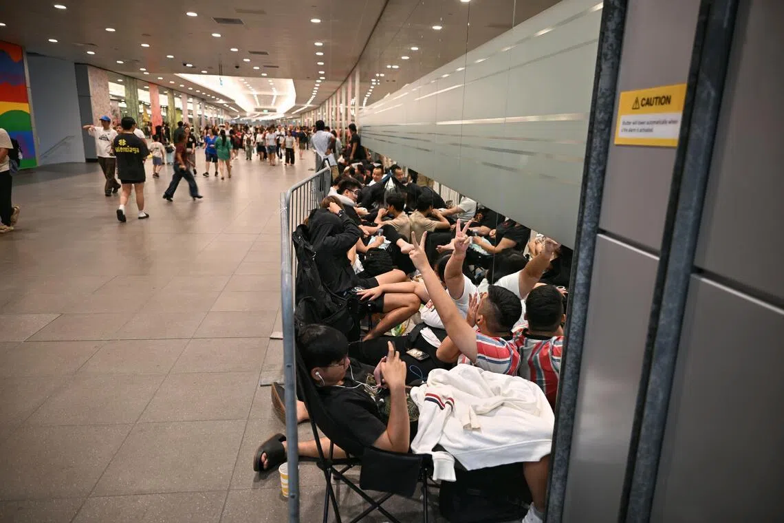 A long queue for the Audemars Piguet x Swatch release at Marina Bay Sands.
