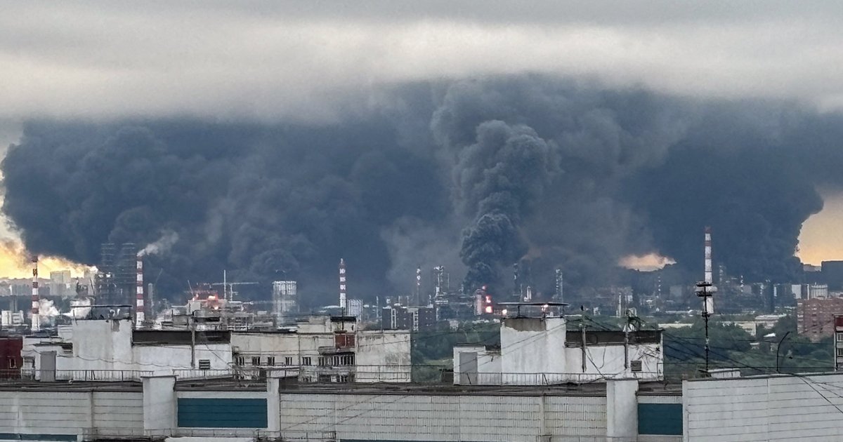 Zelensky Offers to Stop Refinery Attacks If Russia Halts Energy Strikes