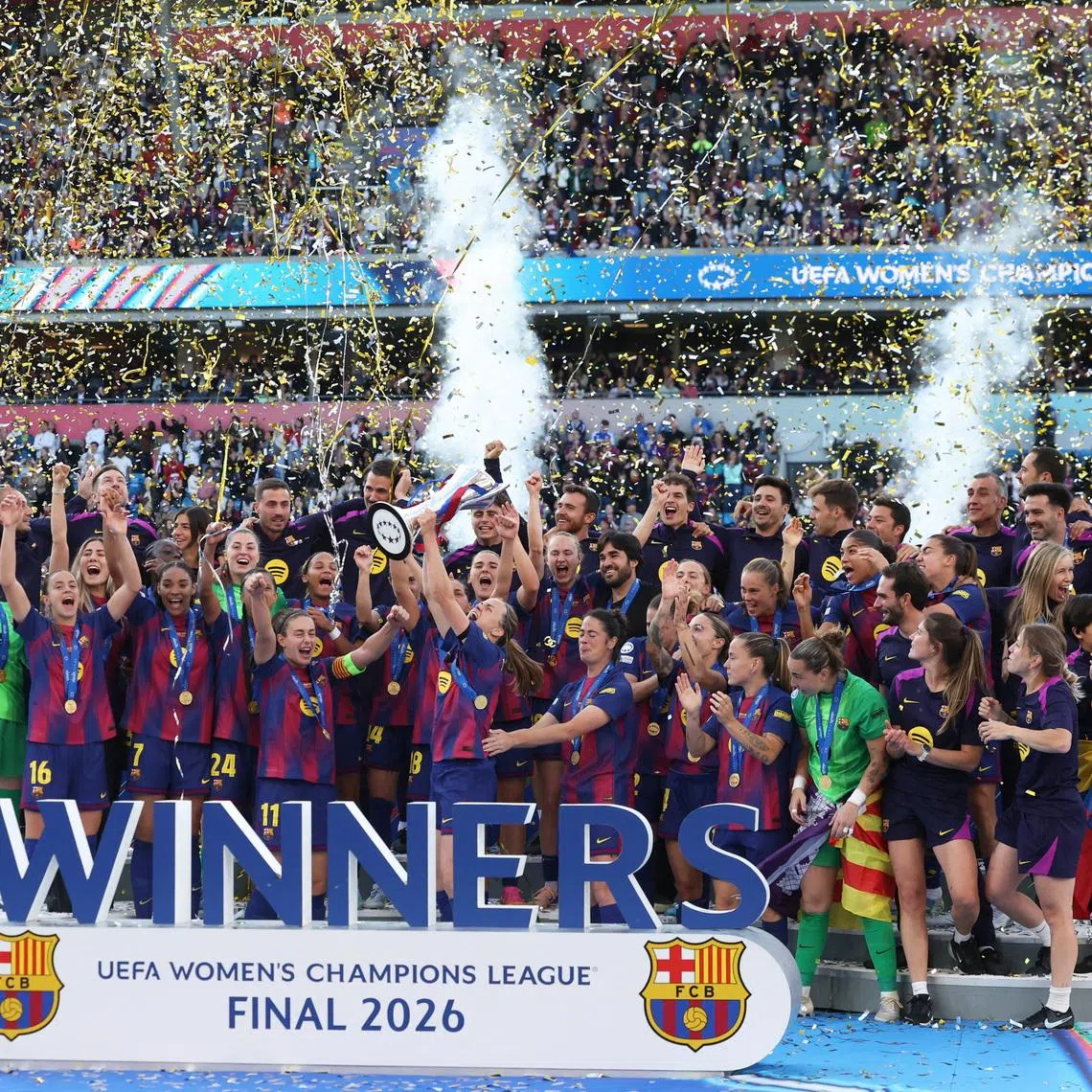 Soccer Football - UEFA Women's Champions League - Final - FC Barcelona v OL Lyonnes - Ullevaal Stadion, Oslo, Norway - May 23, 2026 FC Barcelona's Irene Paredes lifts the trophy as she celebrates winning the UEFA Women's Champions League with her teammates REUTERS/Bernadett Szabo/File Photo