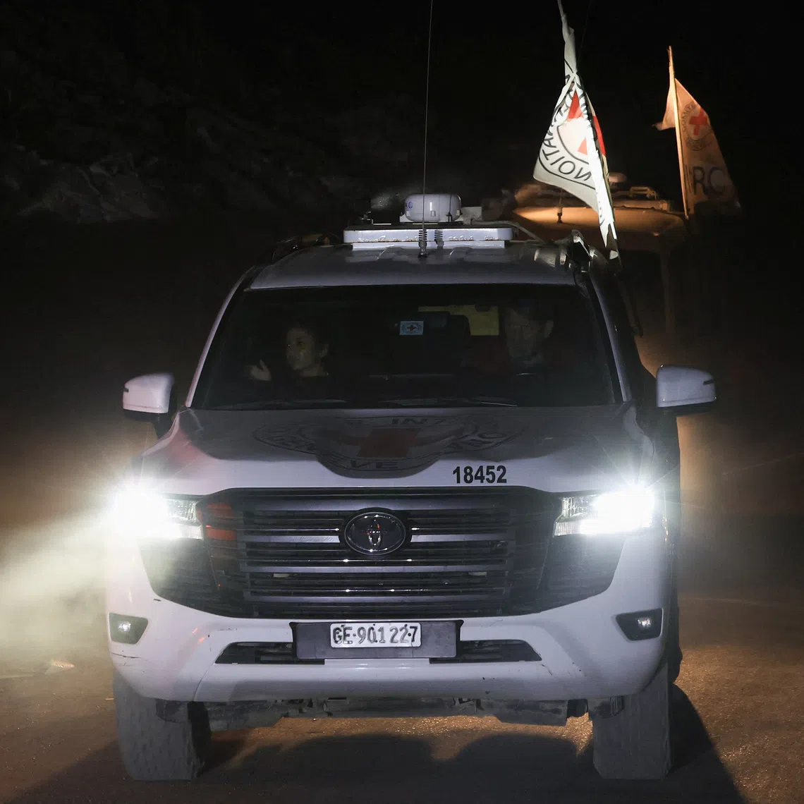 A Red Cross vehicle transports a body, after Hamas said that it found the body of an Israeli hostage soldier on Tuesday and prepares to return it to Israel through the Red Cross, in Gaza City, November 4, 2025. REUTERS/Dawoud Abu Alkas