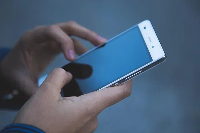 The phishing alerts had a countdown timer to pressure victims into providing their bank card details to make payment and get their devices unlocked.