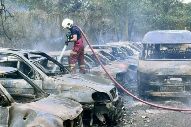 Bush fire in Johor Bahru damages 18 vehicles parked next to mosque
