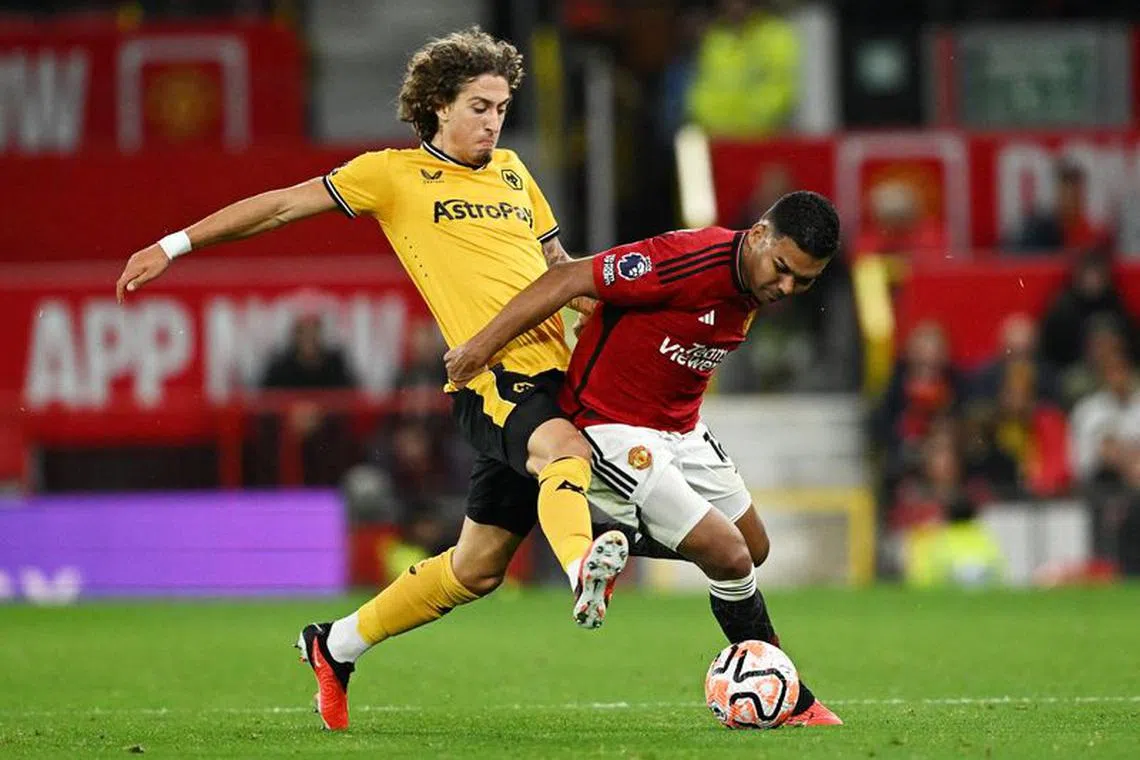 FILE PHOTO: Soccer Football - Premier League - Manchester United v Wolverhampton Wanderers - Old Trafford, Manchester, Britain - August 14, 2023 Wolverhampton Wanderers' Fabio Silva in action with Manchester United's Casemiro REUTERS/Dylan Martinez/ File Photo